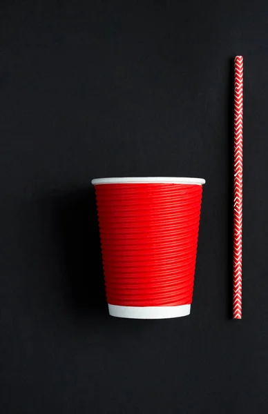 Sem Desperdício Copo Papel Vermelho Descartável Palha Bebida Fundo Preto — Fotografia de Stock