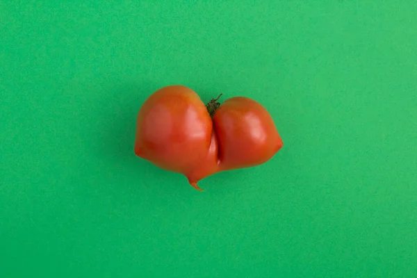 Ugly Food Tomato Green Background Closeup Top View — Fotografia de Stock
