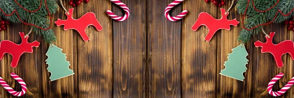 Різдвяний Банер Дерев Яними Іграшками Коричневому Фоні Вид Зверху Копіювати — стокове фото