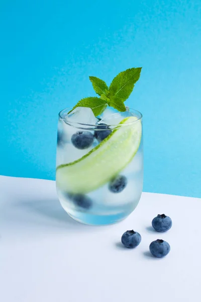 Summer Drink Cucumber Mint Blueberry Drinking Glass Colored Background Location — Stock fotografie