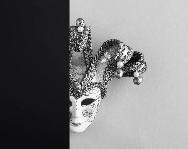 Venetiaanse Carnaval Masker Grijze Zwarte Achtergrond Bovenaanzicht Kopieerruimte — Stockfoto