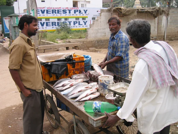 Indian Fish Monger — Stock Photo, Image