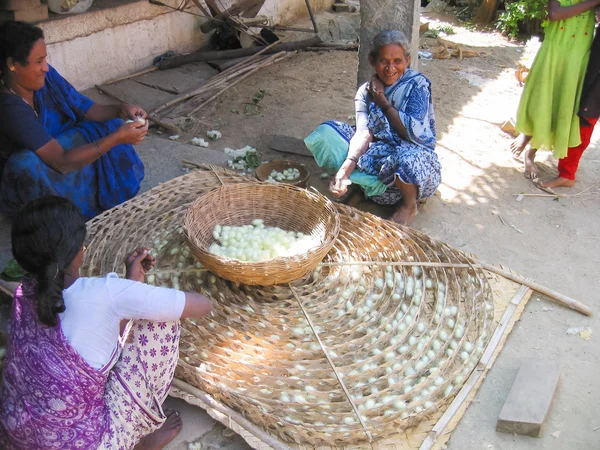 Modern Silk Production — Stock Photo, Image