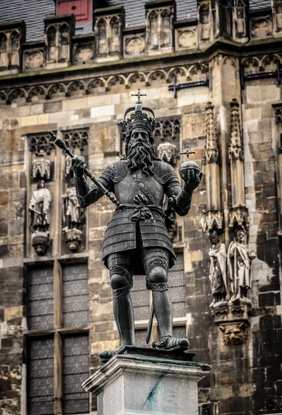charlemagne bir heykeli aachen Belediye Binası önünde