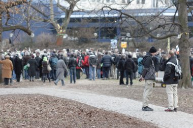 göstericilere karşı stuttgart 21