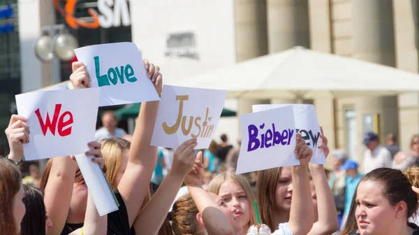 Aan te tonen voor justin bieber — Stockfoto