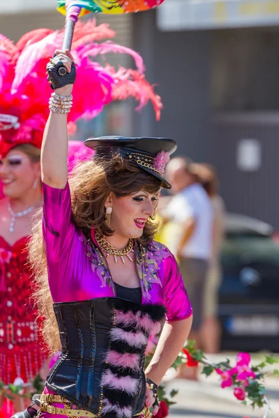 Fioletowy drag queen w christopher street day — Zdjęcie stockowe