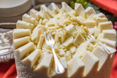 Pecorino kesmek