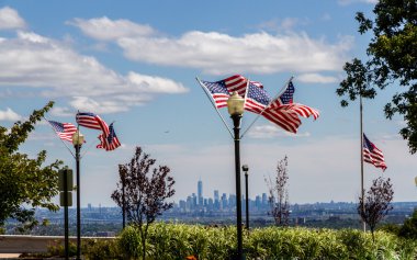 Bizi bayrakları ve aşağı manhattan