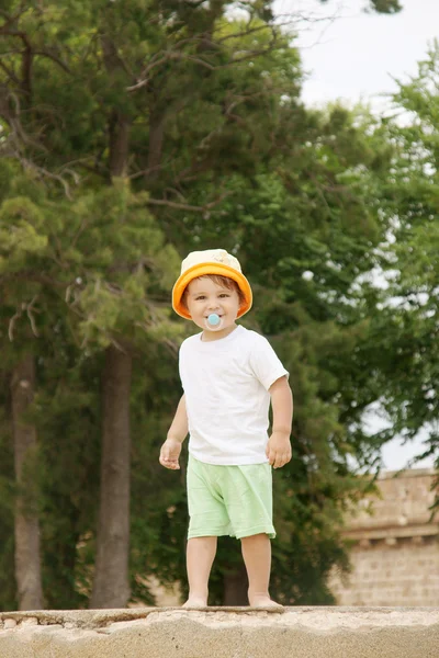 幸せな少年 ロイヤリティフリーのストック画像