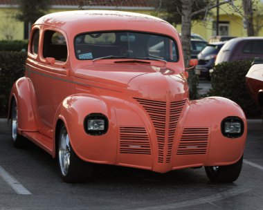 Sıcak çubuklar ve Vintage arabalar