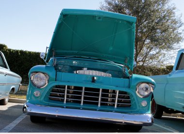 Sıcak çubuklar ve Vintage arabalar