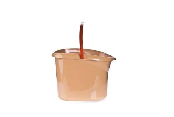 Um balde de esfregona marrom ou pálido isolado em um fundo branco — Fotografia de Stock
