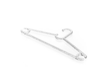 Beyaz bir arka plan üzerinde izole mavi elbise askıları