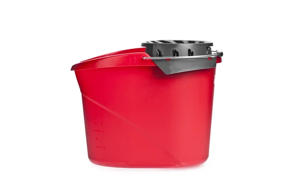 Een rode mop emmer of pale geïsoleerd op een witte achtergrond — Stockfoto