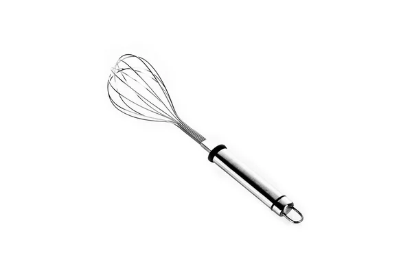 Utensílios domésticos: whisk de aço, isolado sobre fundo branco — Fotografia de Stock