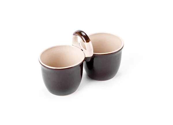Ceramiczne brązowe naczynia na białym tle — Zdjęcie stockowe