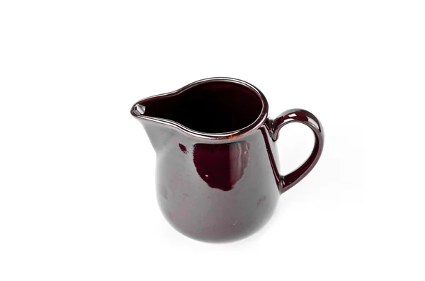 Beyaz arka plan üzerinde izole eski seramik sürahi