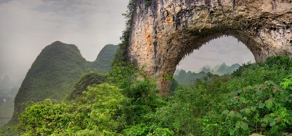 China, Yangshuo - Moon Hill — Stock Photo, Image