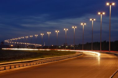 aydınlatma, gece Otoban yol aydınlatma direği.