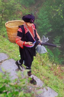 Yao hong guangxi. Guangxi eyaleti, Çin - 4 Nisan: yao etnik yaşlı kadınlar, yao Köyü dazhai, güneybatı Çin, 4 Nisan 2010.
