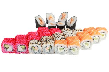 Japon mutfağı pirinç ve deniz ürünleri 4 kümesi alır, philadelphia, california, füzyon, mini rulo ile çırpılmış yumurta. beyaz zemin üzerinde izole görüntü.
