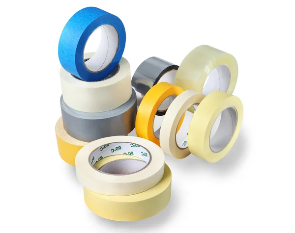 Varios rollos de cintas adhesivas de diferentes colores, tamaños, propósitos . Fotos De Stock Sin Royalties Gratis
