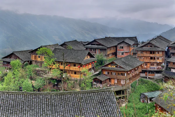 Ásia Oriental, campo, aldeia camponesa na região montanhosa de — Fotografia de Stock