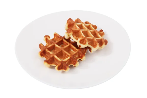 Dois waffles belgas na placa, isolados sobre fundo branco . — Fotografia de Stock