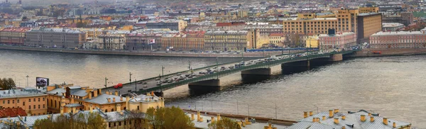 Rusya, st. petersburg, neva Nehri üzerinde bir asma köprü. — Stok fotoğraf