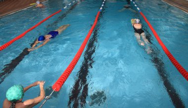 kapalı ortak yüzme p Yüzme kadın grupları rekreasyon