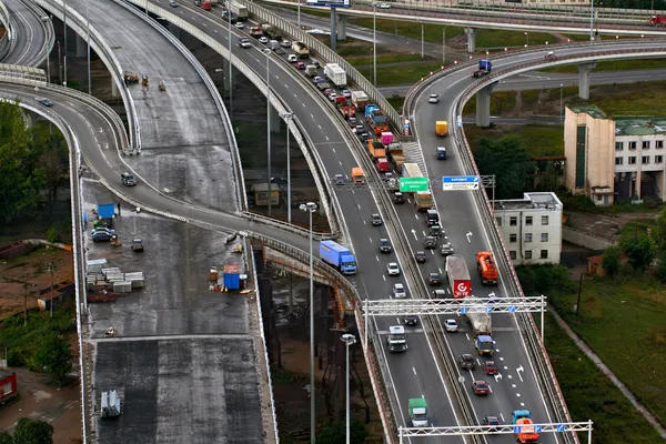 Vista superior de la construcción de la carretera de circunvalación alrededor de Saint-petersburg, Rusia . — Foto de Stock