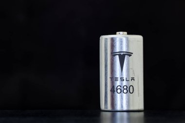 Yeni 4680 numaralı hücre Tesla bataryası yeni kimya ile, St. Petersburg, Rusya, 9 Ocak 2022.