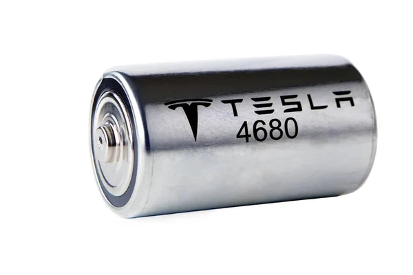 Nueva celda de batería Tesla 4680, San Petersburgo, Rusia, 6 de enero de 2022. —  Fotos de Stock