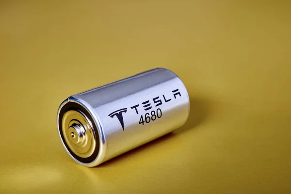 4680 Tesla Battery Cell, St. Petersburg, Russia, January 6, 2022. 图库照片