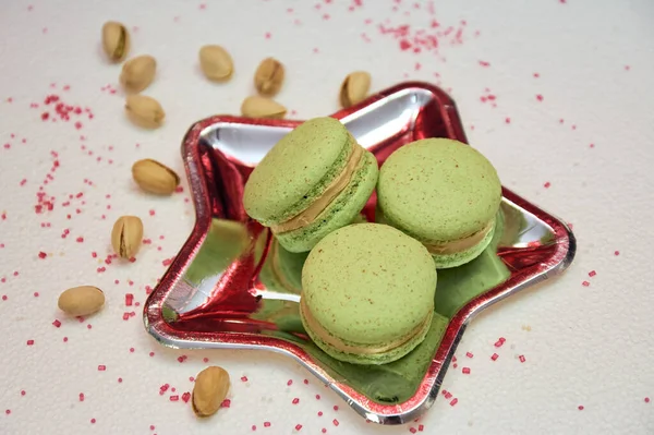 French Pistachio Macaroons Plate Form Star Pistachios Scattered Table — Stock Photo, Image