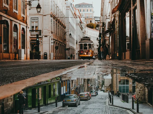 Calle Fantástica Reflexión Puddle — Foto de Stock