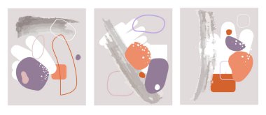 Modern kolaj tarzında organik şekillerin soyut bileşimine sahip minimalist posterler..