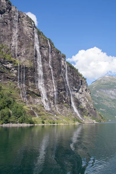 Vodopády v Geirangerfjord (Norsko) — Stock fotografie