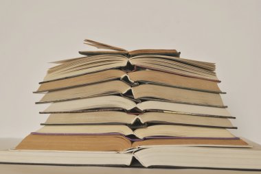 yığın farklı kitap.