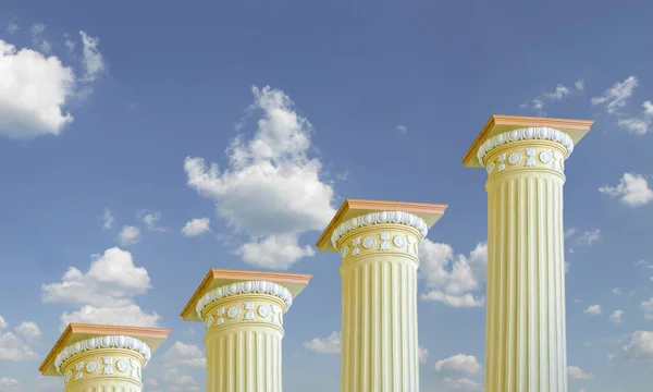 Μια Σειρά Από Πέτρινες Κολώνες Διαφορετικών Υψών Ενάντια Στον Ουρανό — Φωτογραφία Αρχείου