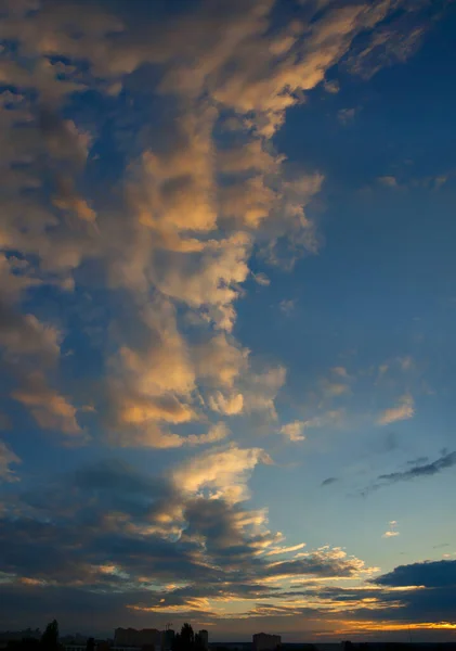 Rays Setting Sun Illuminate Clouds — Stock Photo, Image