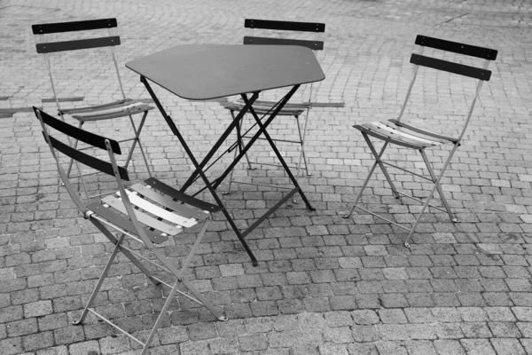 Table Chaises Sur Une Rue Ville Plein Air — Photo