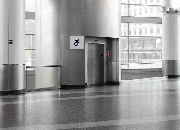 Lift Voor Mensen Met Een Handicap Een Openbaar Gebouw — Stockfoto