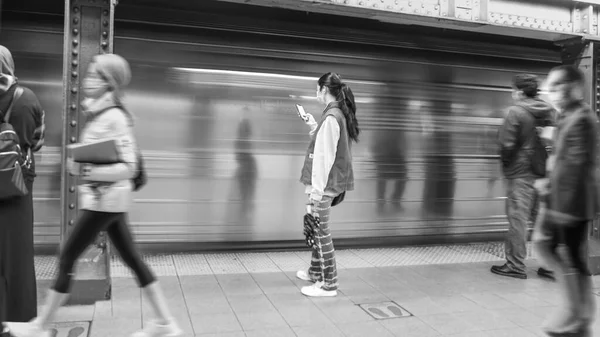 Rozmazané Zaměření Lidé Pohybu Stanici Metra — Stock fotografie