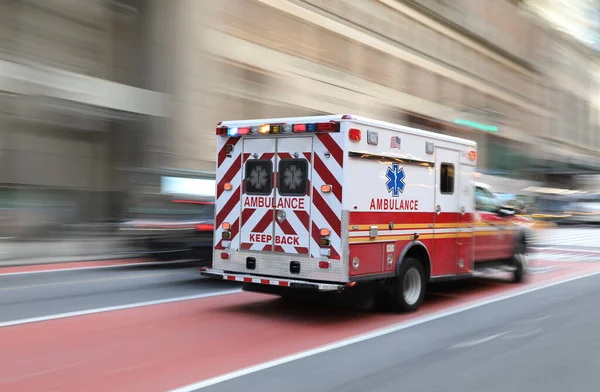 Ambulância Veículo Emergência Movimento Desfocado — Fotografia de Stock