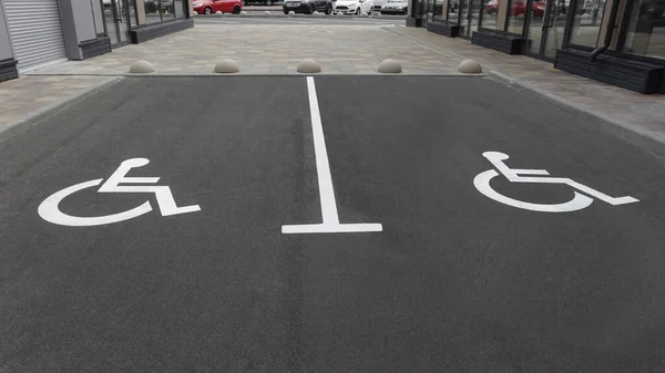 Designação Dos Lugares Estacionamento Para Pessoas Com Deficiência — Fotografia de Stock