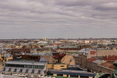 Isaac 'ın katedralinin çatısından Saint Petersburg manzarası