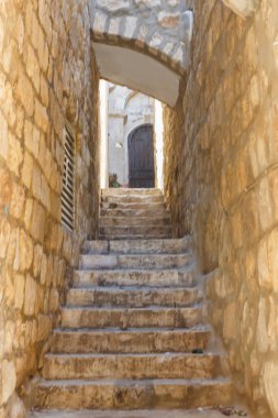 Eski Kudüs şehrinin bir kısmında sokak merdivenleri