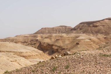İsrail 'deki Yahudi çölündeki tepeler ve uçurumlar